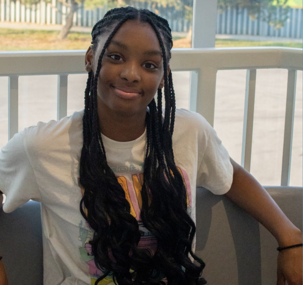 Sophomore Londynn Witherspoon rehearses for the
upcoming musical production Anything Goes, this
Nov. 14 through 16. “I feel like the challenge is my
favorite part about acting,” Witherspoon said. Photo
by Madeline Phillips